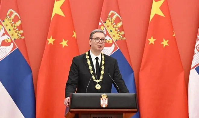 塞尔维亚总统武契奇在集会上发表讲话